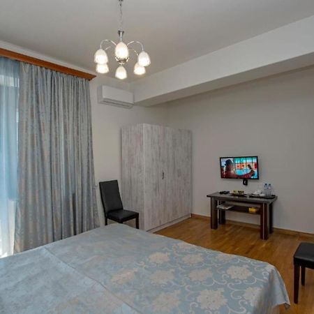Hotel Season Jerevan Buitenkant foto