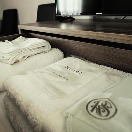 Hotel Season Jerevan Buitenkant foto