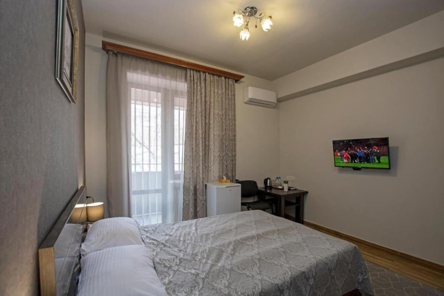 Hotel Season Jerevan Buitenkant foto