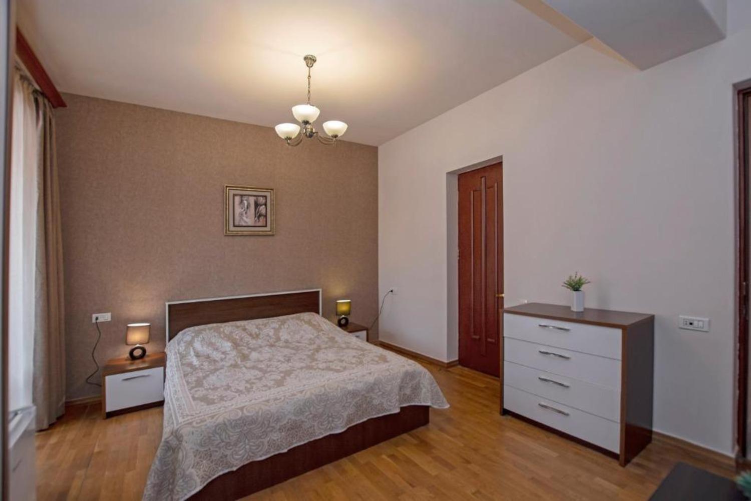 Hotel Season Jerevan Buitenkant foto