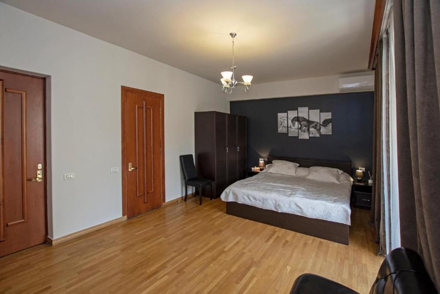 Hotel Season Jerevan Buitenkant foto