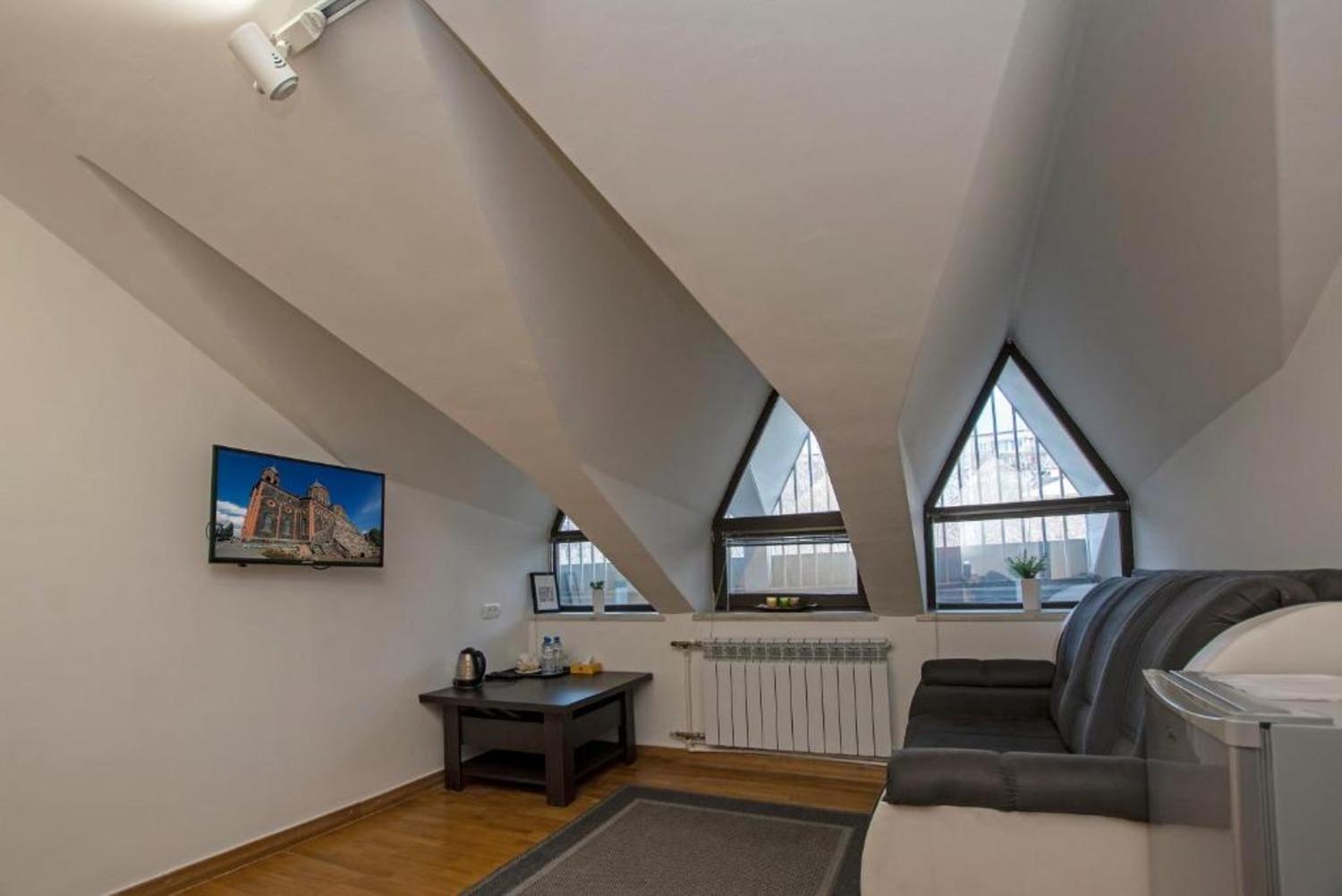 Hotel Season Jerevan Buitenkant foto