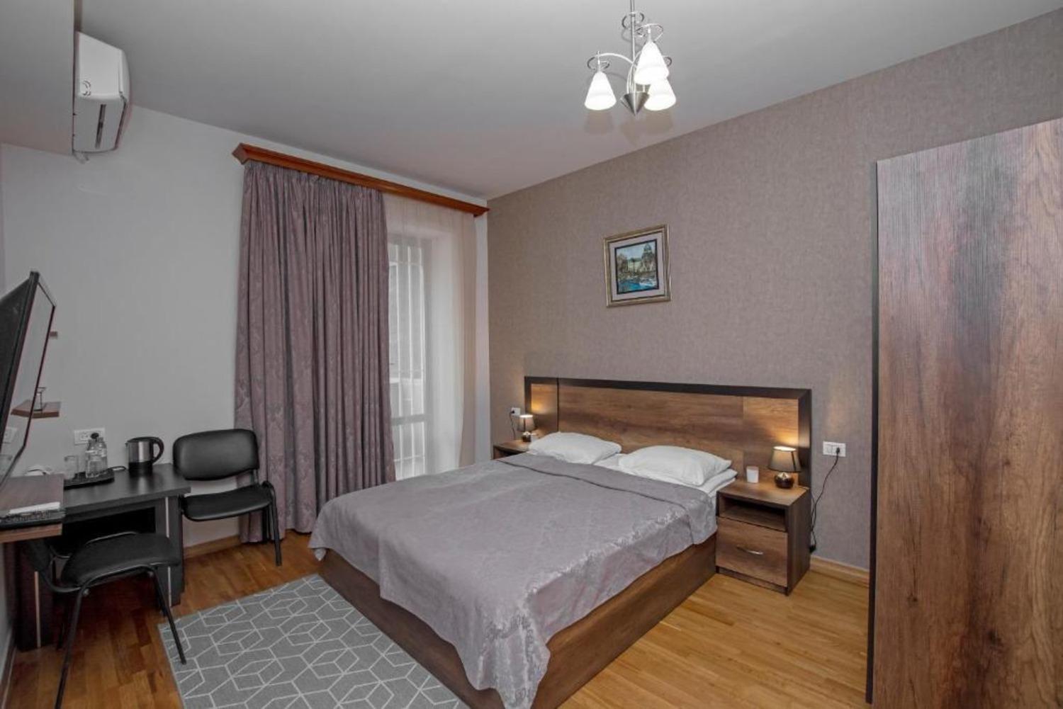 Hotel Season Jerevan Buitenkant foto