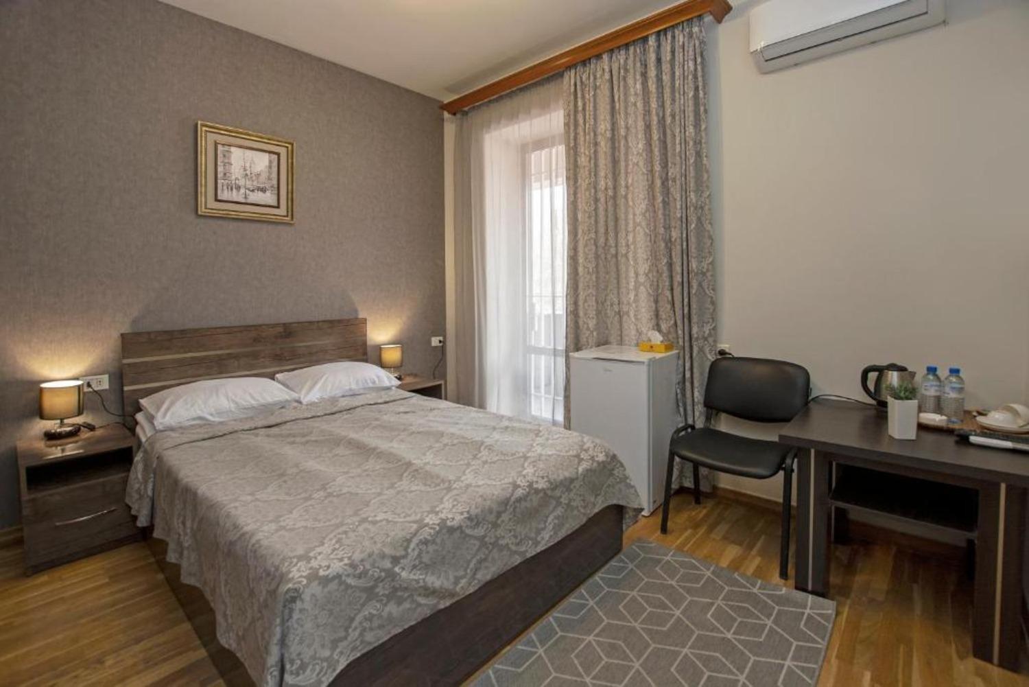 Hotel Season Jerevan Buitenkant foto